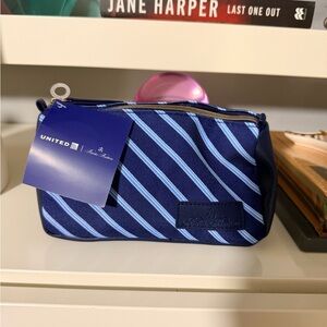 BROOKS BROTHERS/United Airlines Business Class Amenity Kit - Blue- New